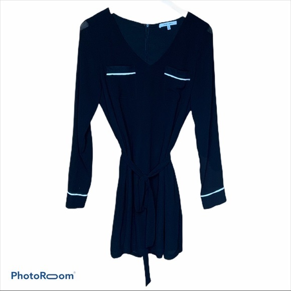 Naked Zebra Dresses & Skirts - Naked zebra Lightweight v neck black dress size L